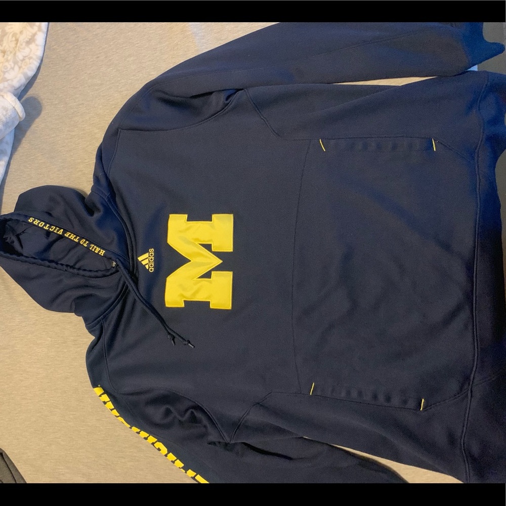 Michigan men’s sweatshirt